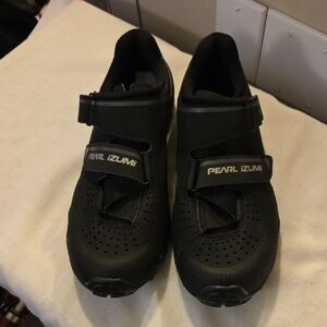 Pearl Izumi Black Cycling Footwear Size 9 39